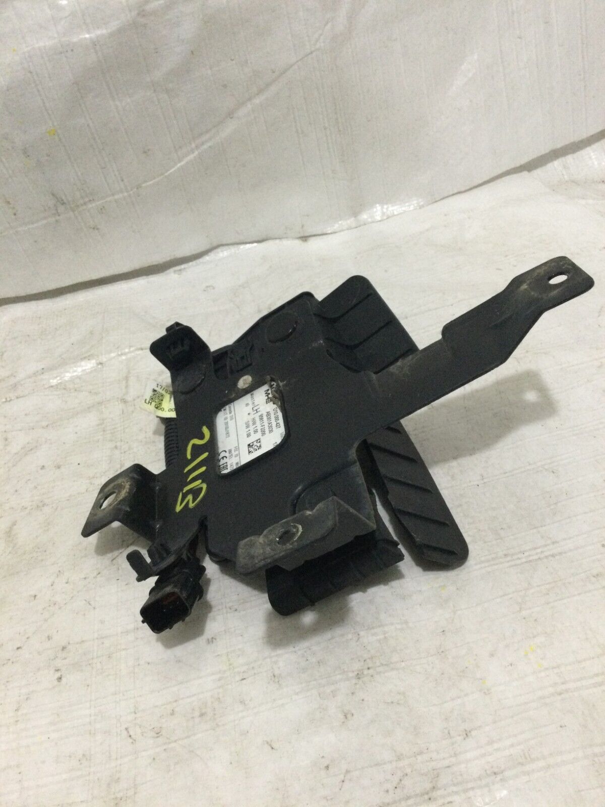 2017-2018 Hyundai Elantra LH Driver Side Blind Spot Lane Sensor 95811 F2200 OEM