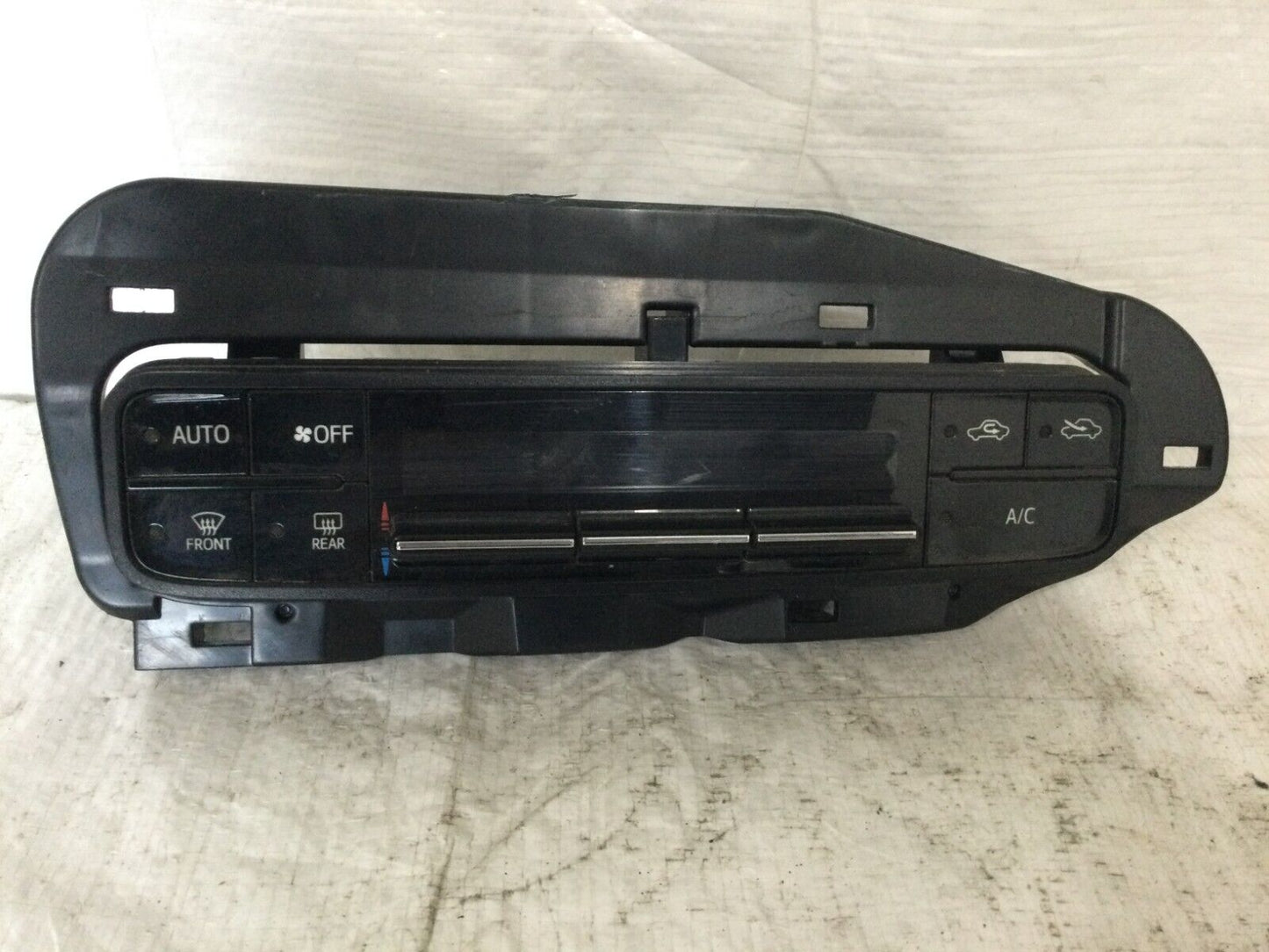 2017-2018 Toyota Corolla AC Heater Climate Temperature Control 55468-02060 OEM