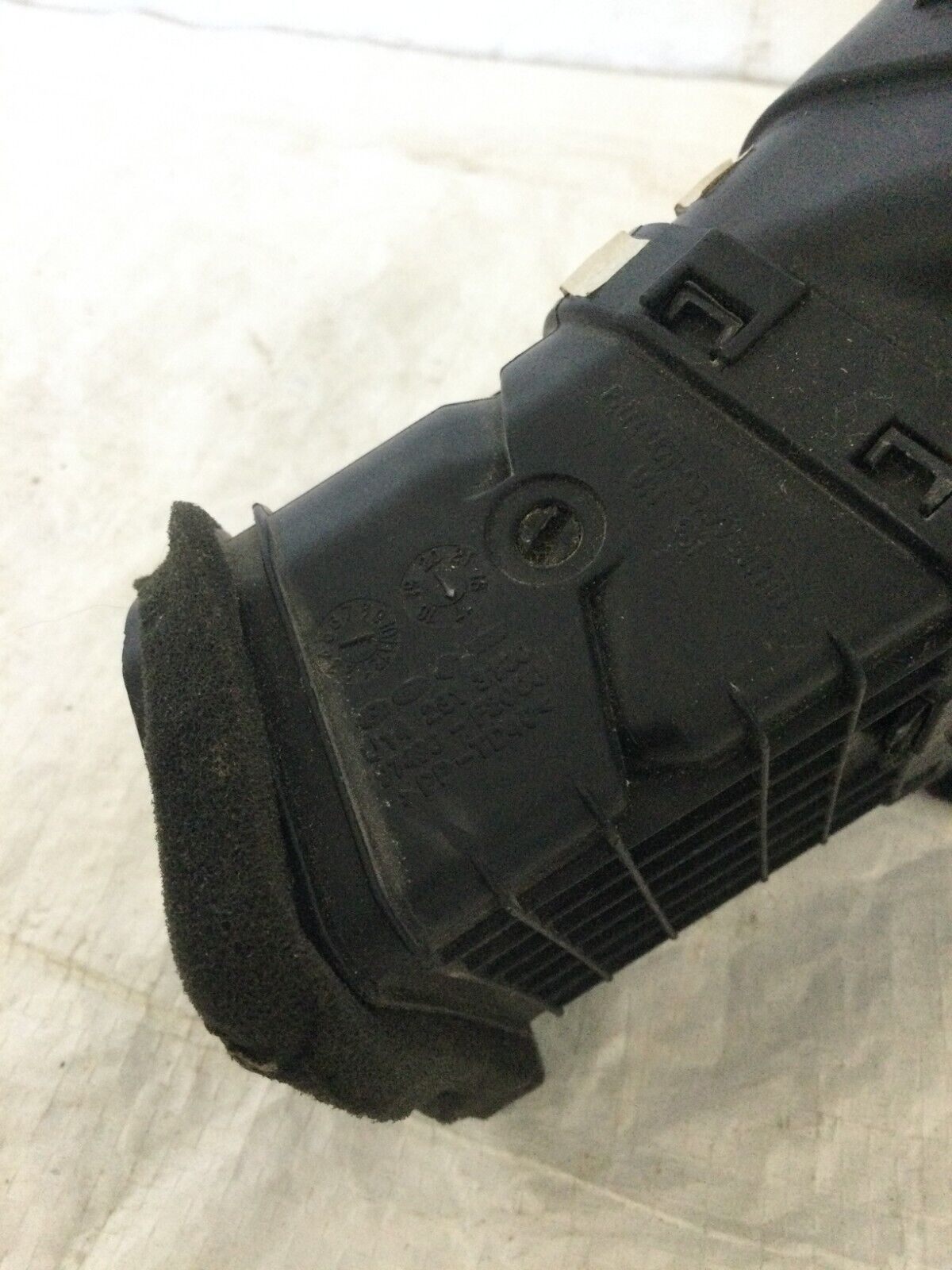 2017-2019 Hyundai Elantra Dash Right Passenger Side Air Vent 97483-F2000 OEM