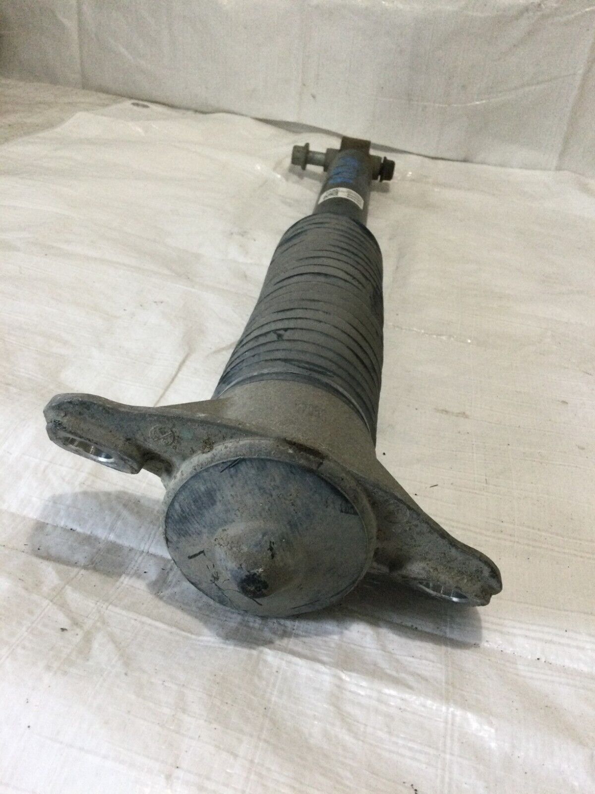 2016-2020 Kia Sorento Rear Right Shock Absorber 55300-C6000 OEM