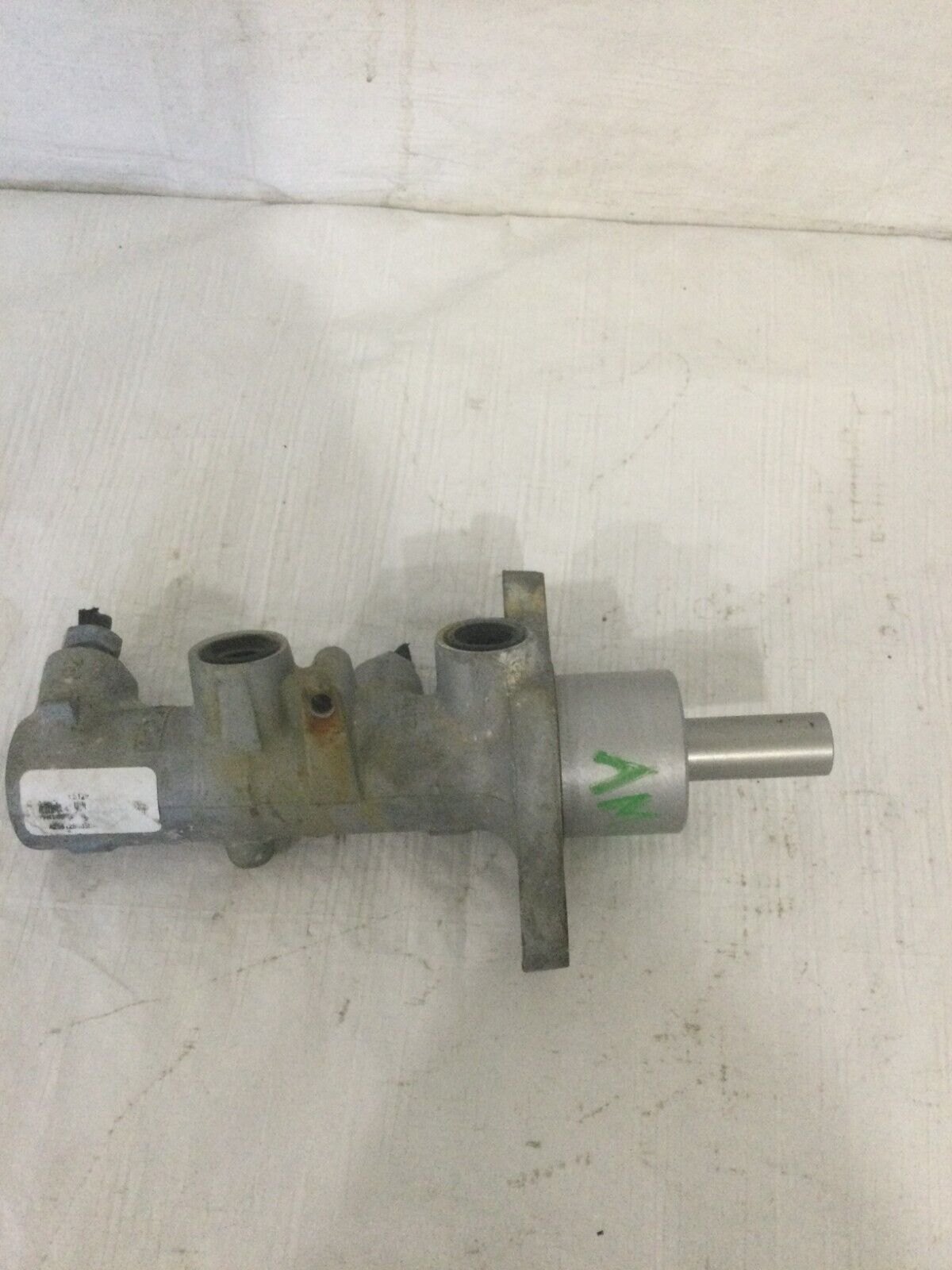 2019 Ford Taurus Master Brake Cylinder W/O Tank OEM