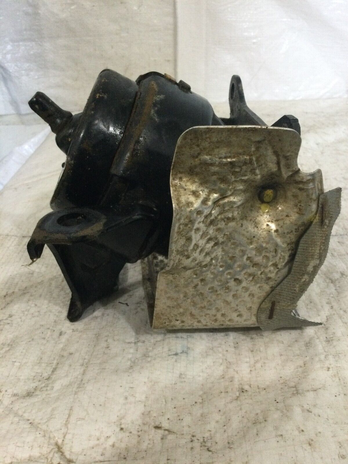 2018 Chevrolet Silverado 1500 Right Engine Frame Mount OEM 84175580