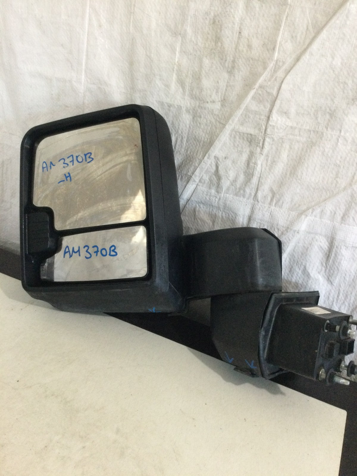 2024 Chevrolet Silverado 2500 Left Door Mirror OEM 86582415 MARKED DAMAGE