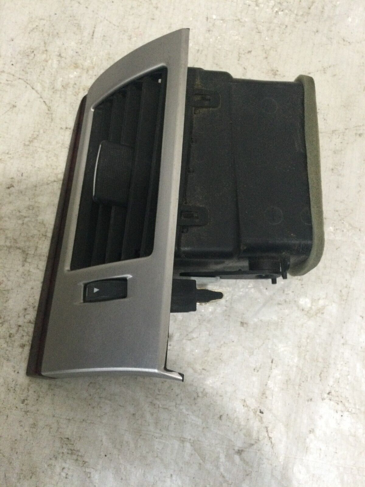 2007 Cadillac Escalade Left  Driver Dash Vent RUBY Trim 15863360 OEM