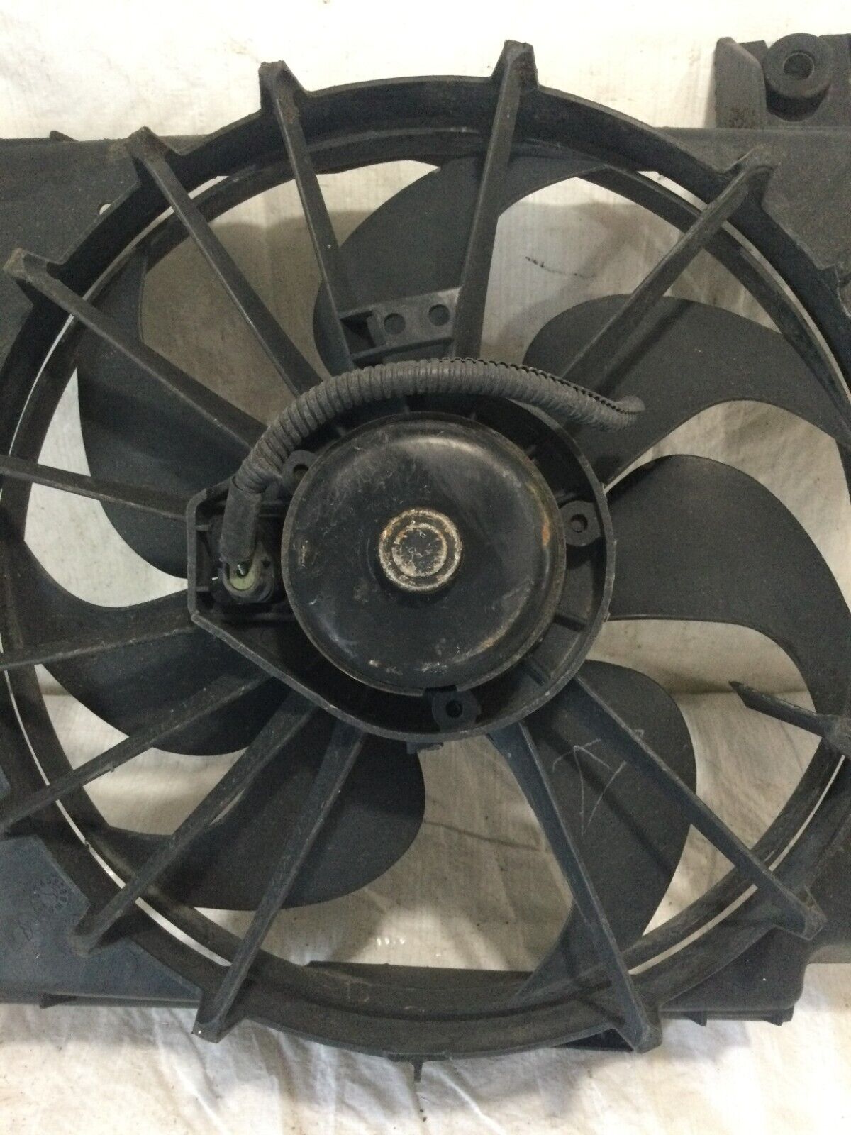 2004 Dodge Ram 1500 Cooling Fan Assembly OEM ( HAS DAMAGE )
