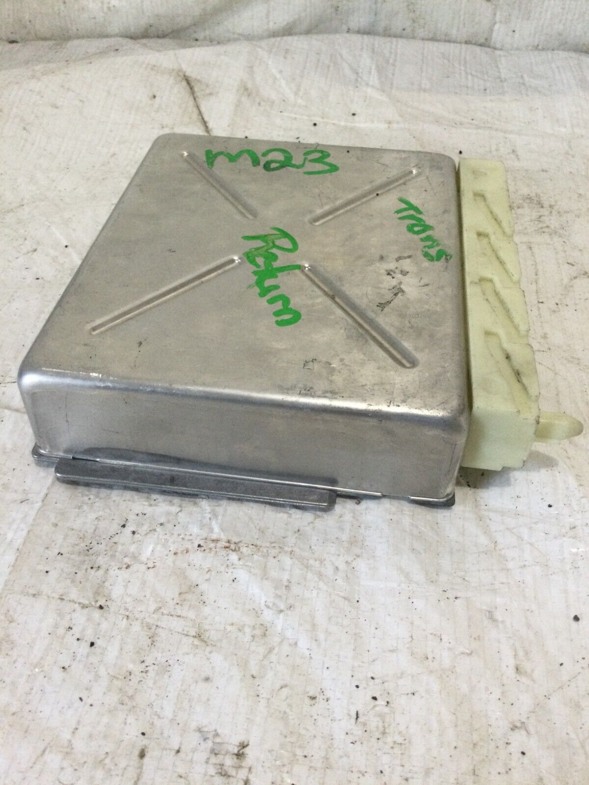 2004 Volvo S60 Transmission Control Module TCM Computer 09480761