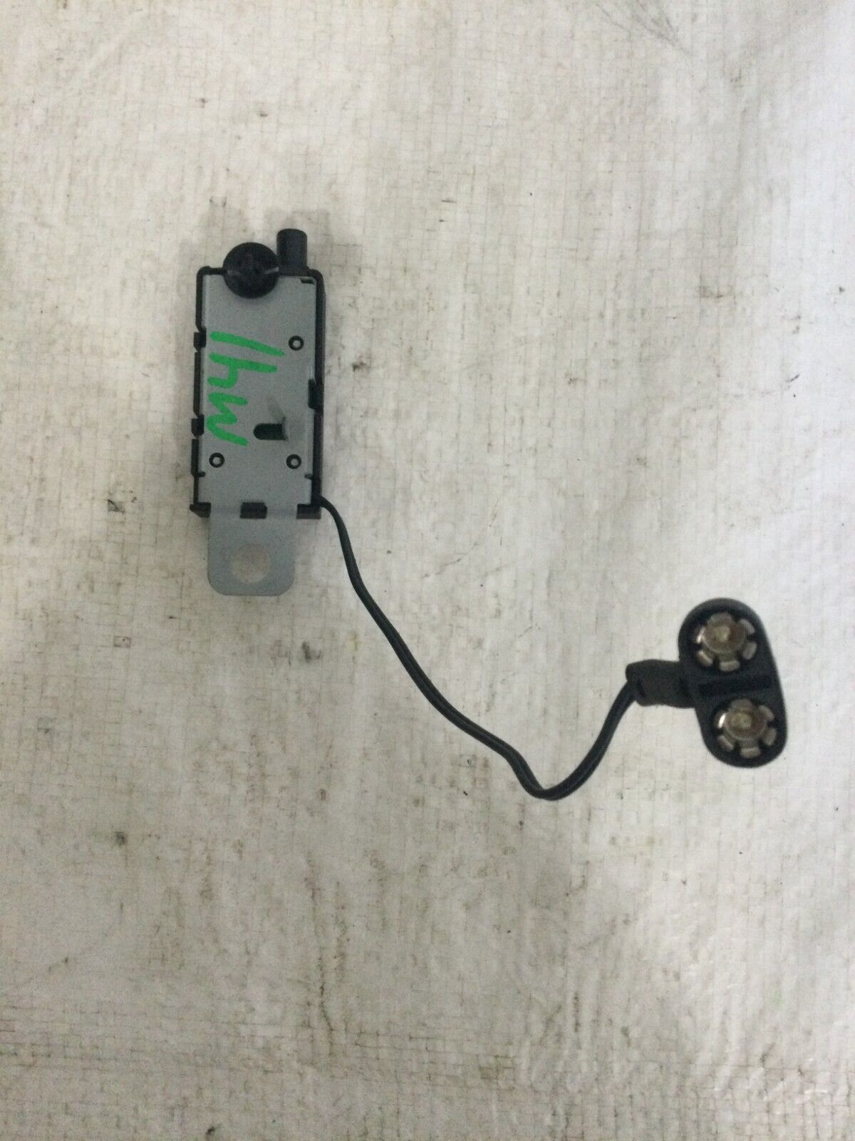 2016-2019 Chevrolet Cruze Radio Antenna Amp Amplifier OEM 39040160