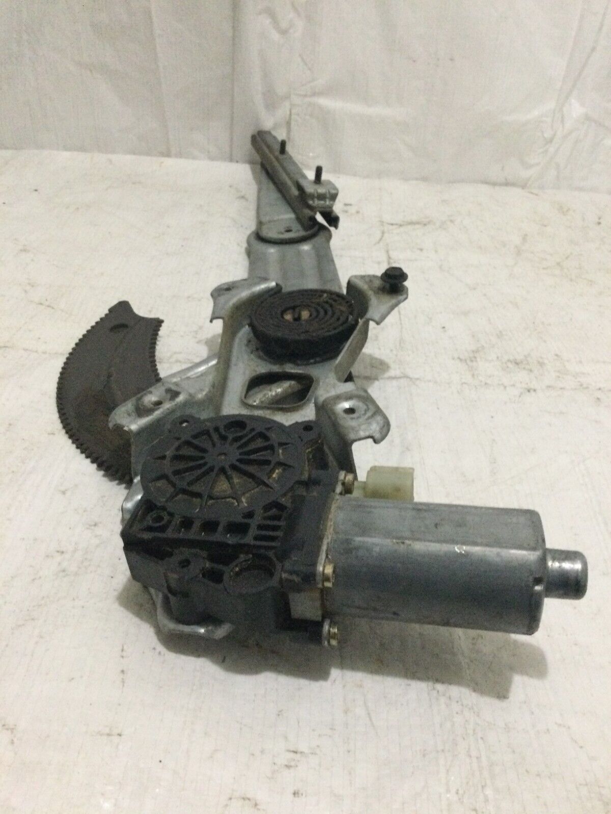 2007 Dodge Ram 1500 Front Left Window Regualtor Motor OEM