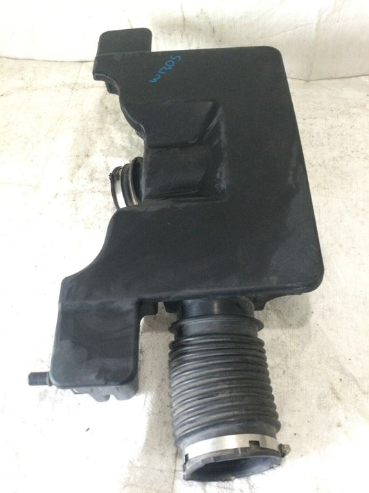 2015 GMC Sierra 1500  Air Filter Cleaner Box Intake Duct ( DAMAGE ) OEM 20931028