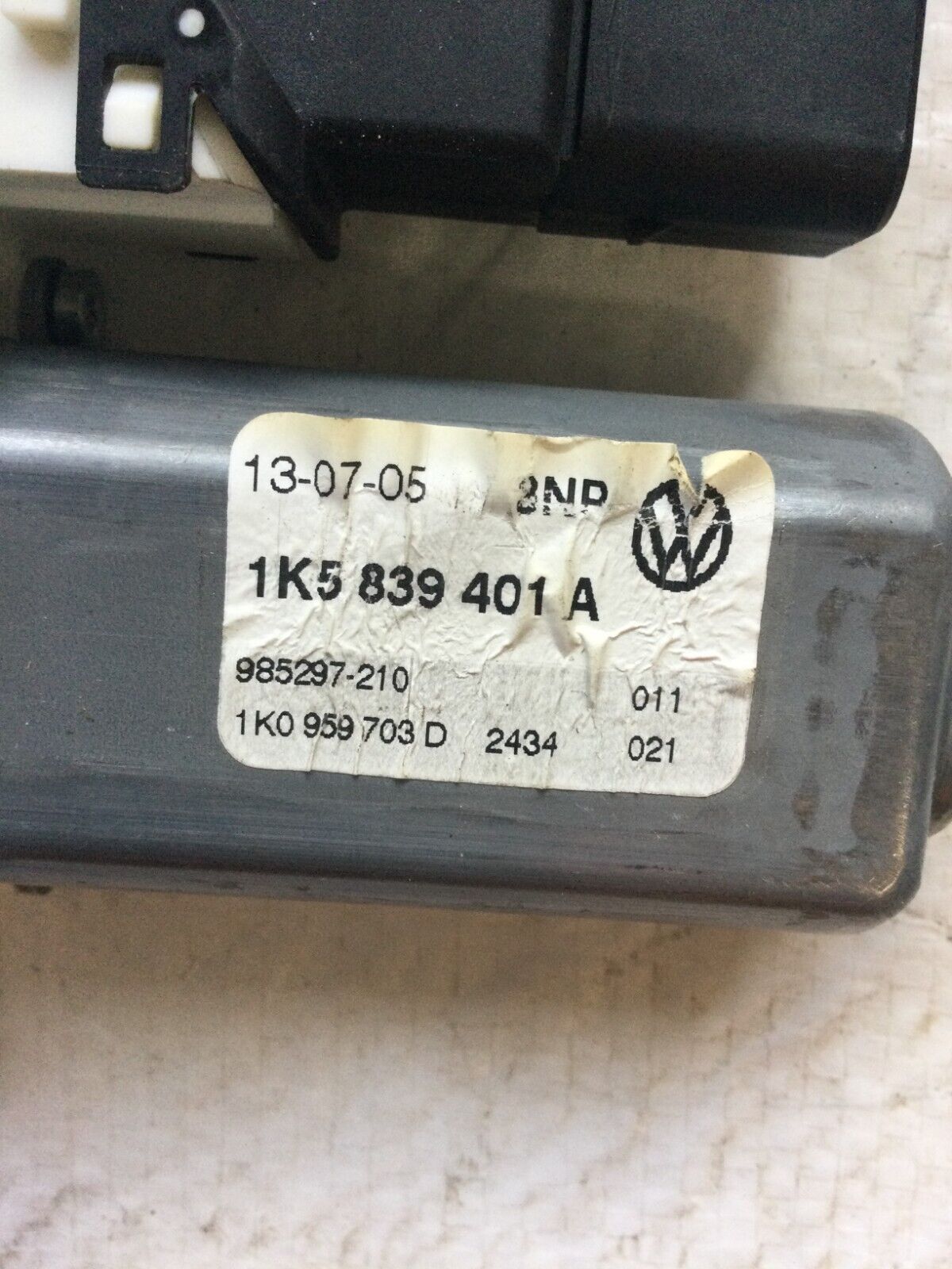 2006 Volkswagen Jetta Rear Left Power Window Motor OEM 1K5839401A