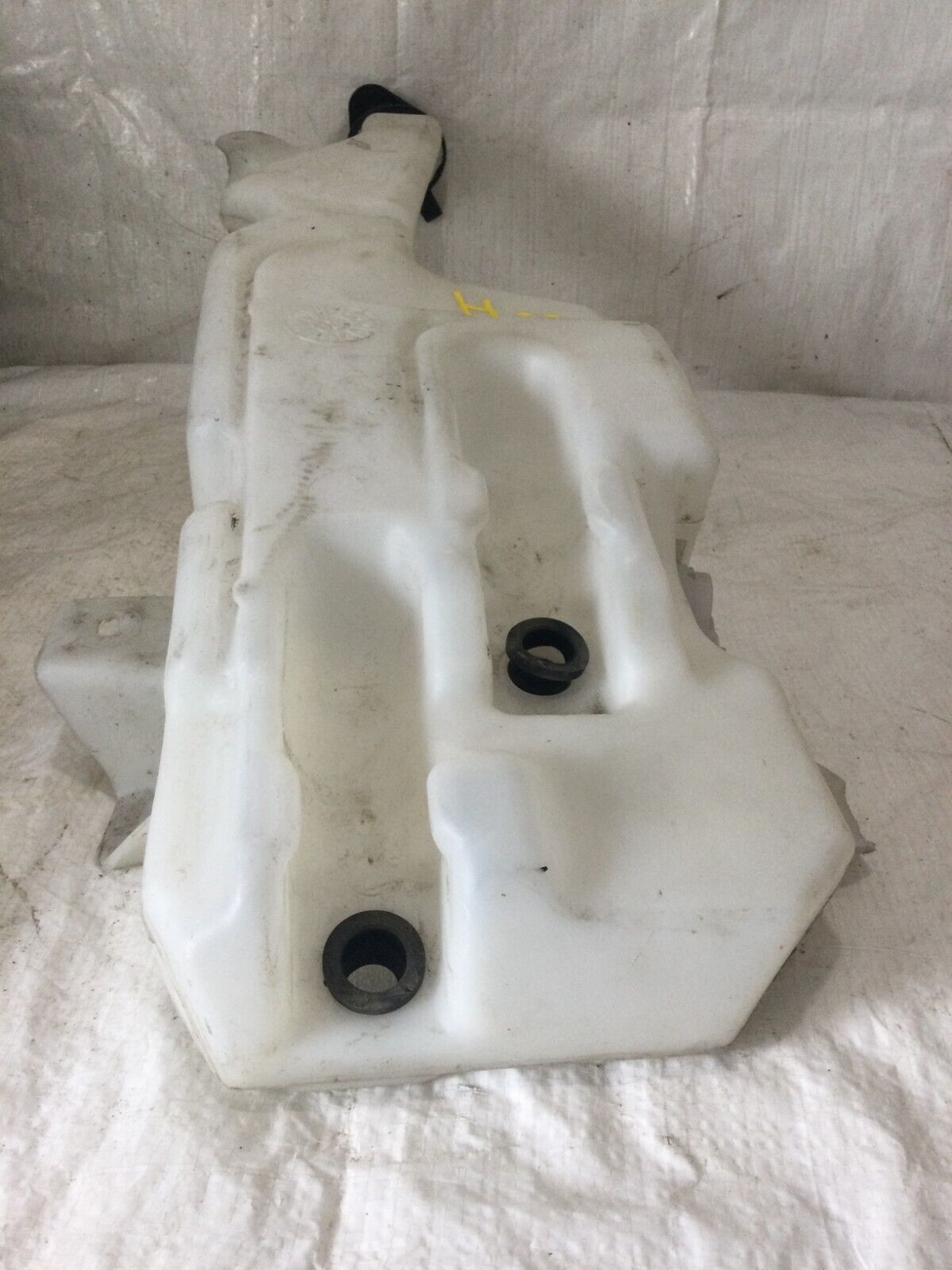 2007 Cadillac Escalade Windshield Washer Reservoir Bottle OEM 15917651
