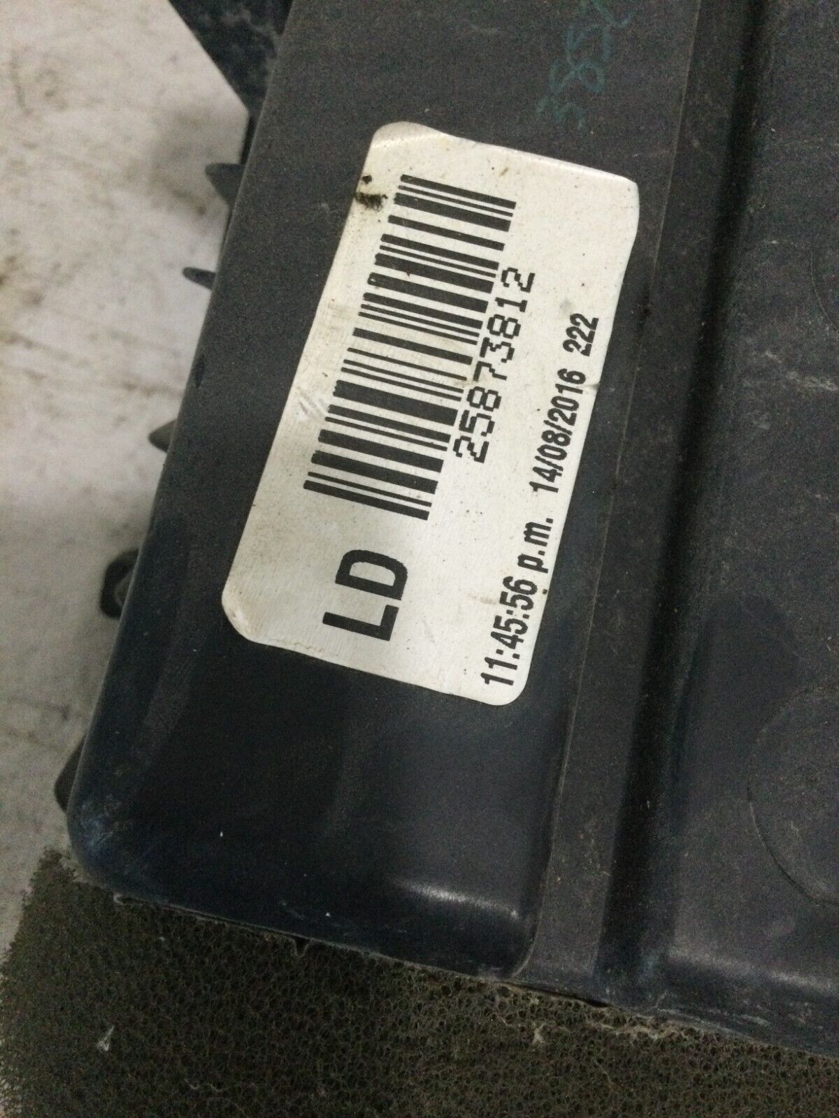 2007 Chevrolet Silverado 1500 Engine Air Cleaner Filter Box  25873812 OEM