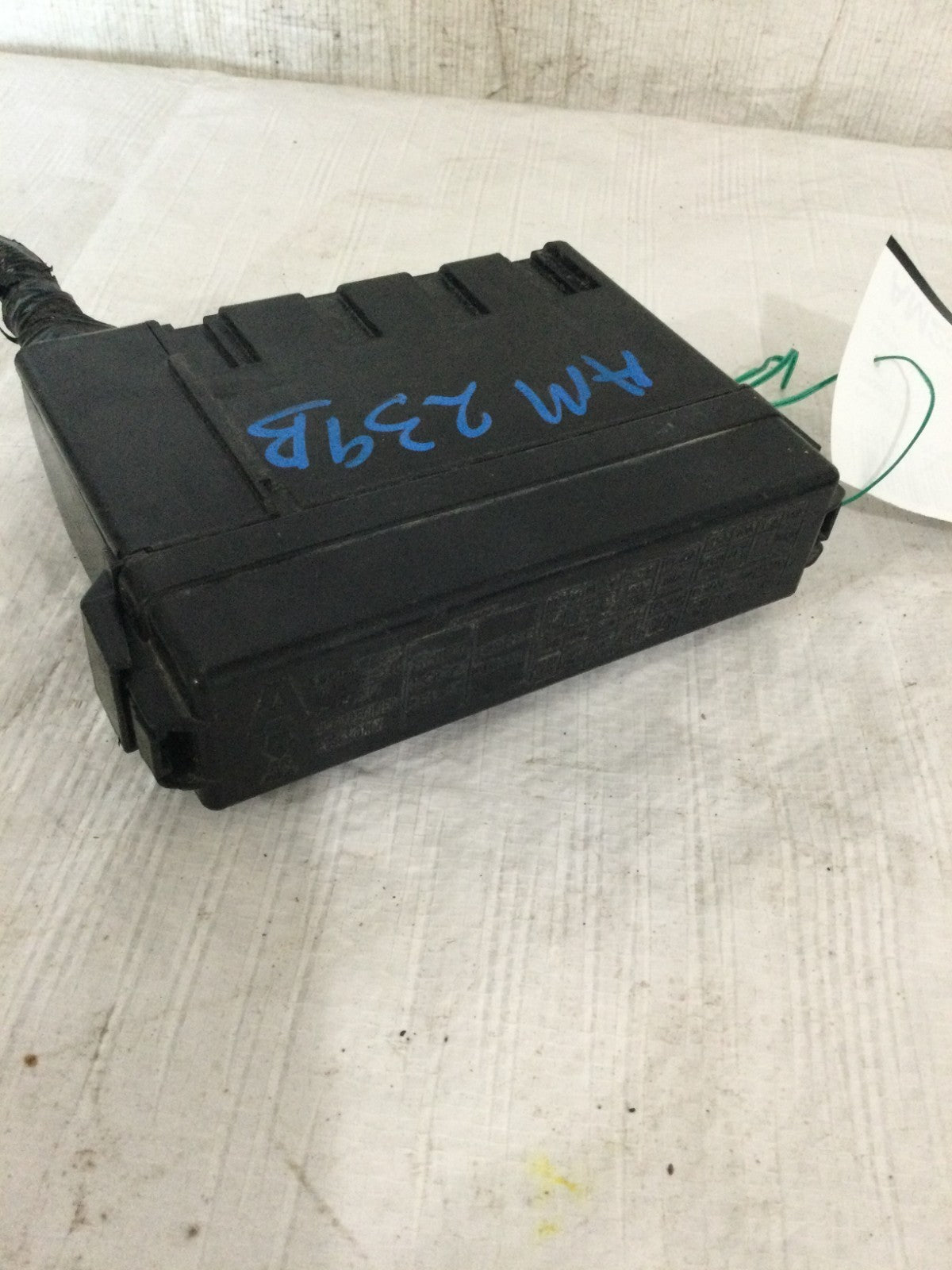 2007 Infiniti G35 3.5L Under Hood Fuse Relay Box OEM