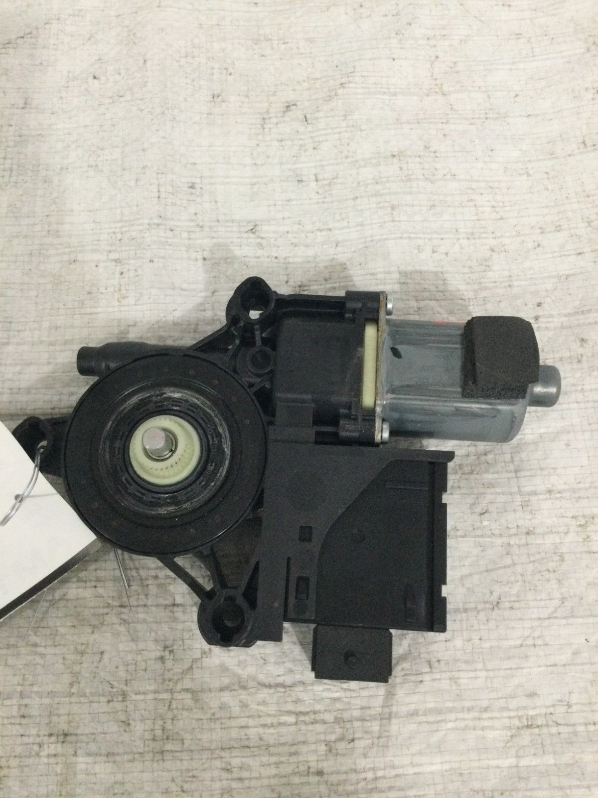 2017-2020 Jeep Compass Passenger Front Right Window Regulator Motor C61743-100