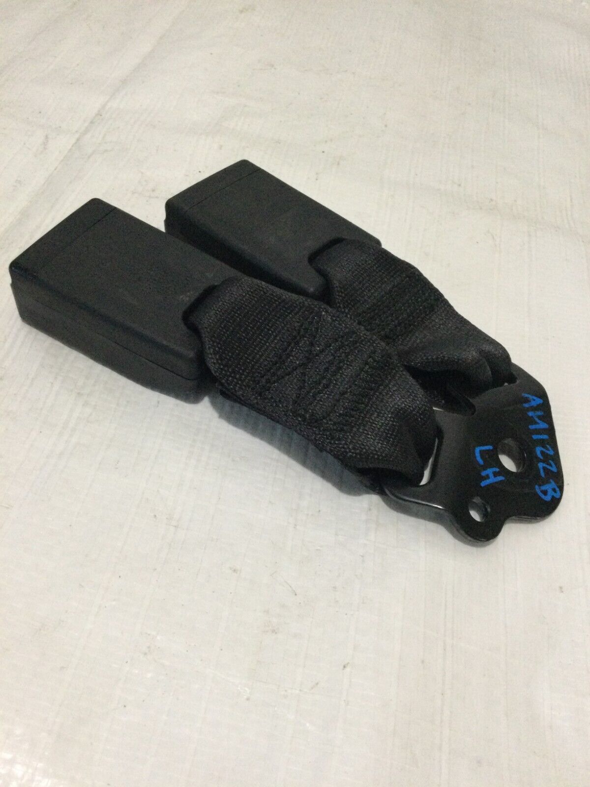 2018-2020 Buick Regal Rear Left Seat Belt Buckle OEM