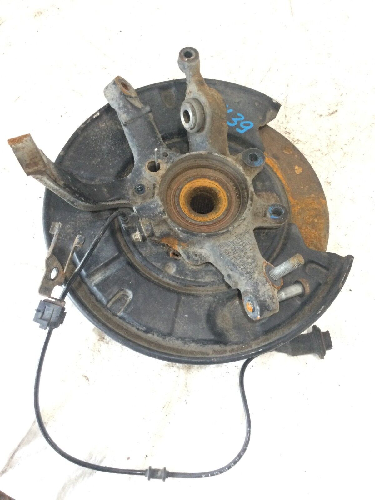 2004 Mercedes-Benz S-Class  Left Rear Spindle  Knuckle  Bearing Hub