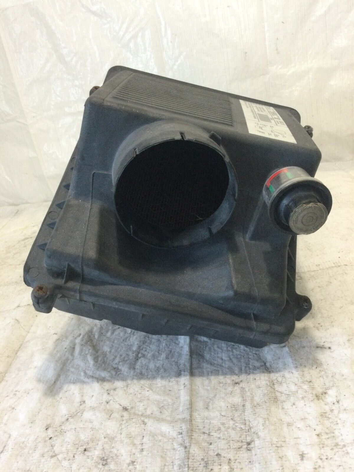 2005 Cadillac Esclade Air Box Cleaner Filter Assembly OEM