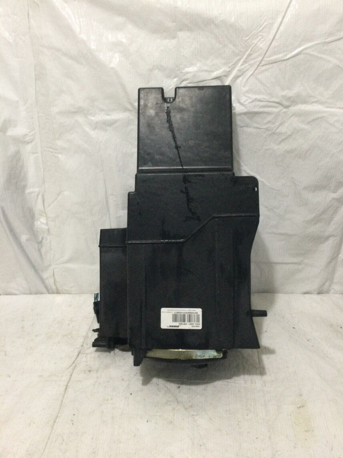 2003 Cadillac Escalade EXT Center Console Subwoofer Speaker & Box Bose 15061879