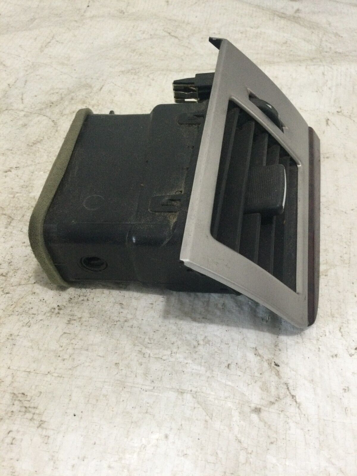 2007 Cadillac Escalade Left  Driver Dash Vent RUBY Trim 15863360 OEM