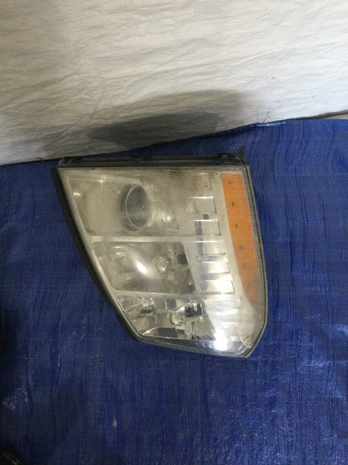 2007 Cadillac Escalade ESV Headlight Right Passenger Side OEM RH