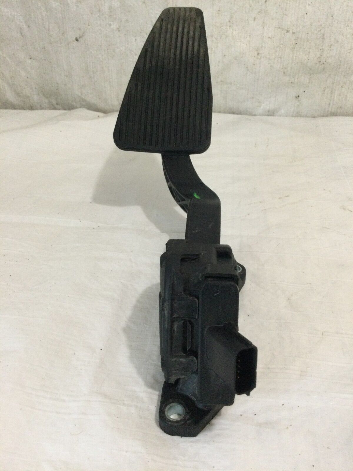 2018 Ram 3500 Accelerator Gas Pedal 68043161AD OEM