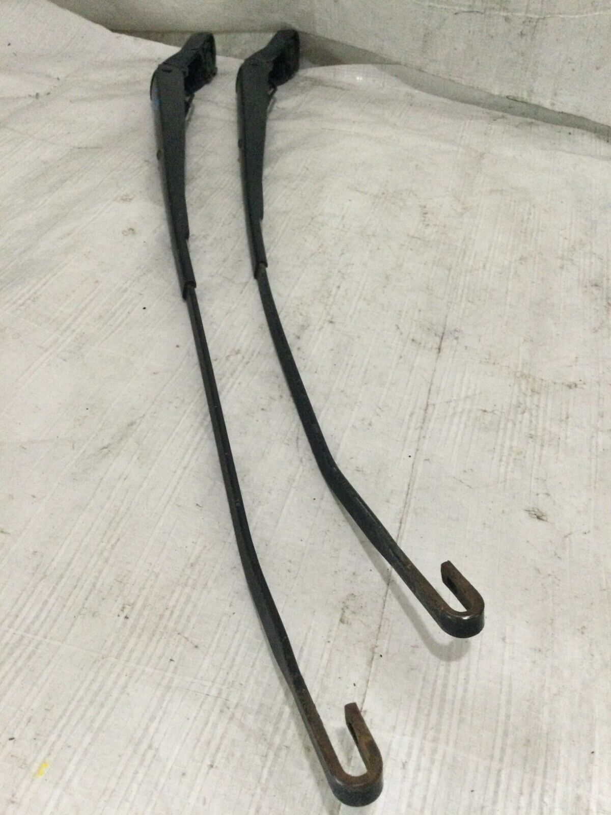 2003 Dodge Ram 2500 Wiper Arm Set   OEM