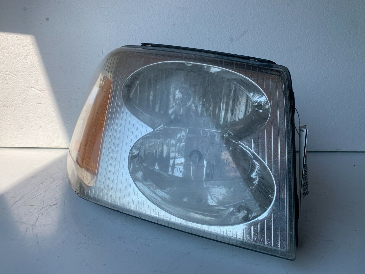 2006 Chevrolet Envoy Headlight Lamp Right Passenger Side RH OEM 15069668