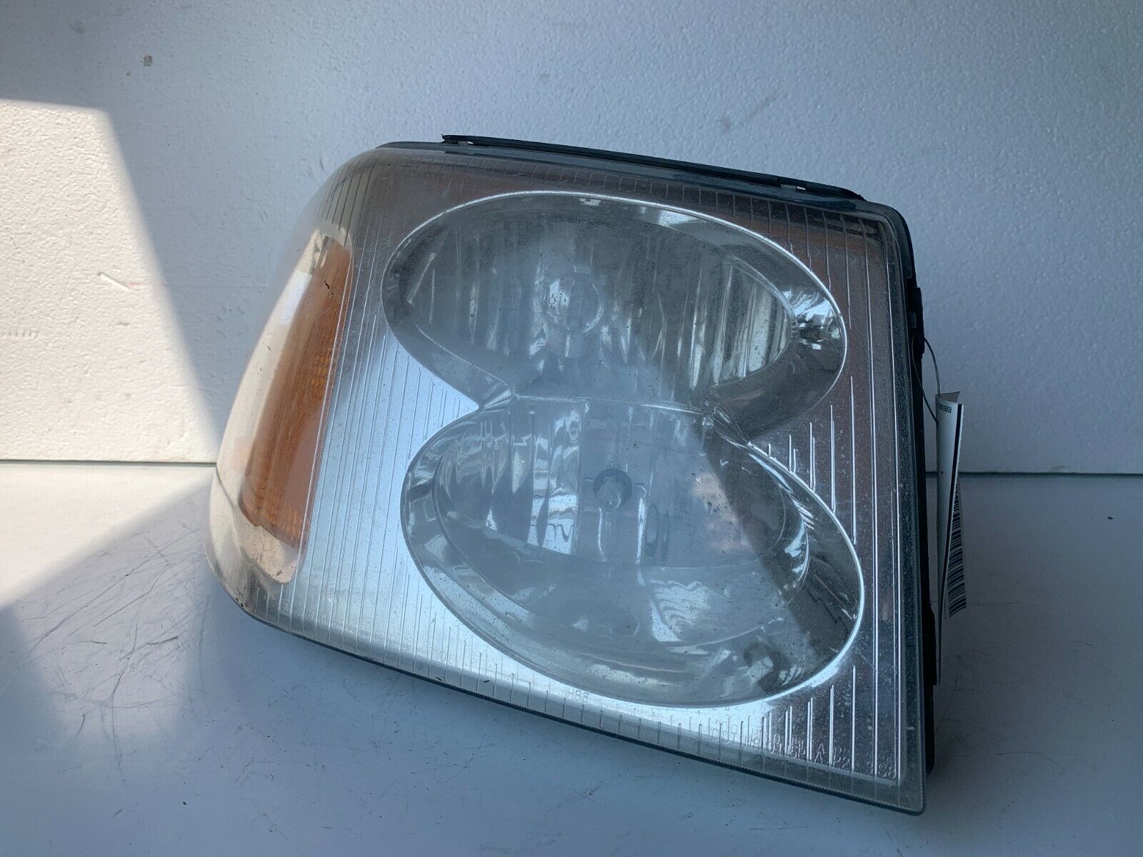 2006 Chevrolet Envoy Headlight Lamp Right Passenger Side RH OEM 15069668