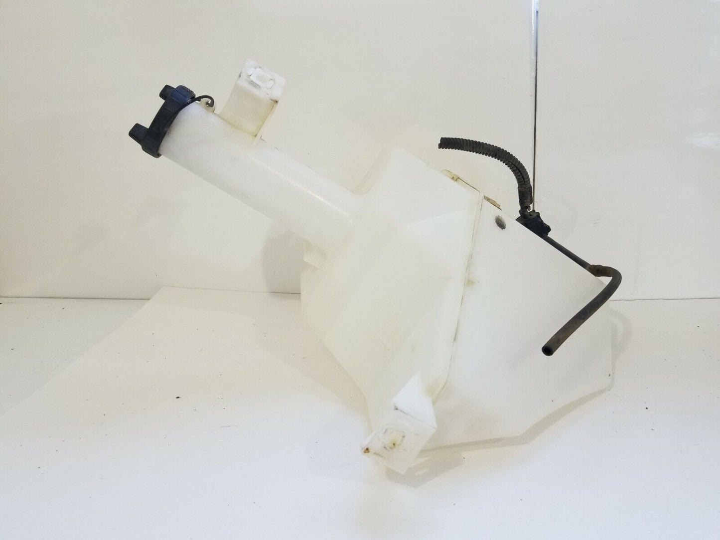 2006 Ford F-350 Super Duty Windshield Washer Fluid Reservoir Tank OEM
