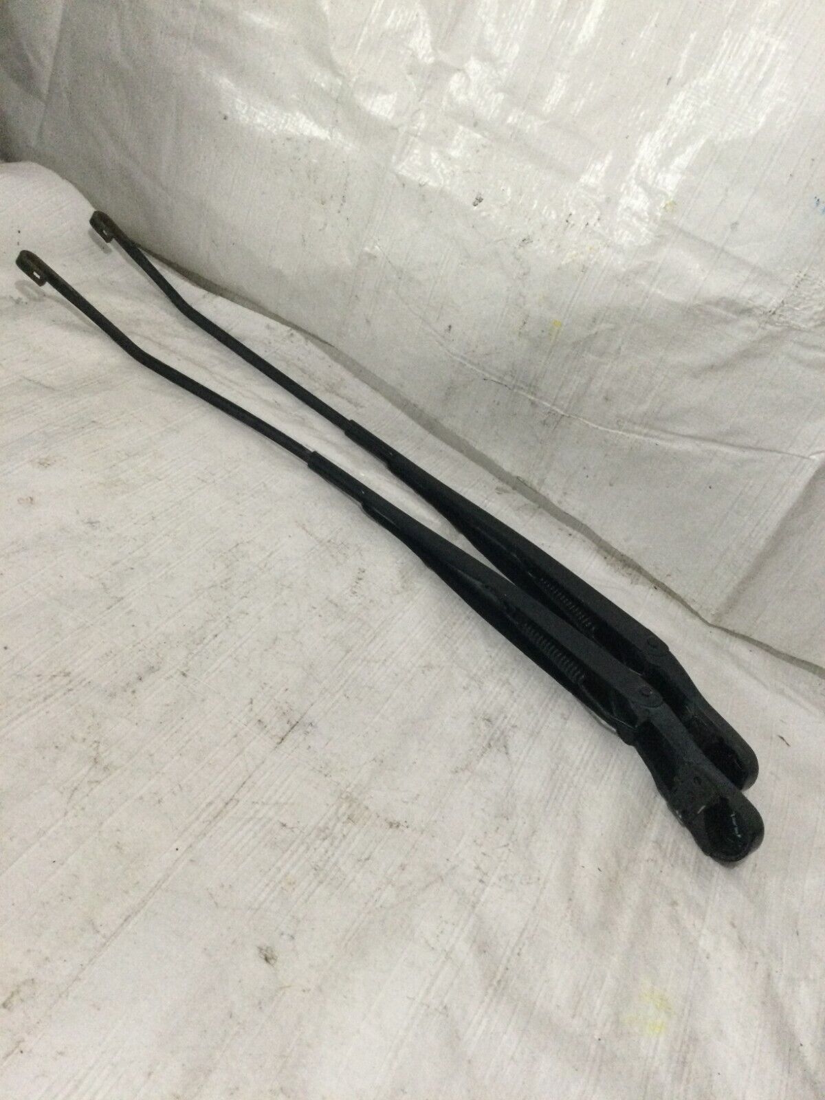 2003 Dodge Ram 2500 Wiper Arm Set   OEM