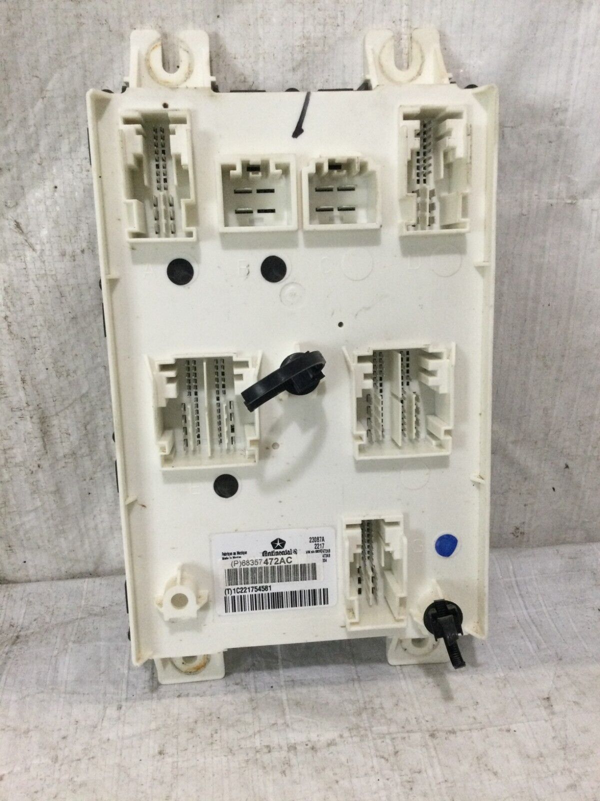 2018 RAM 1500 Body Control  Module BCM 68357472AC OEM