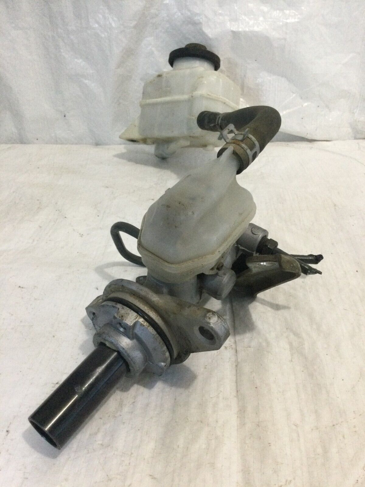2003 Toyota Highlander Master Brake Cylinder W/ Reservoir OEM