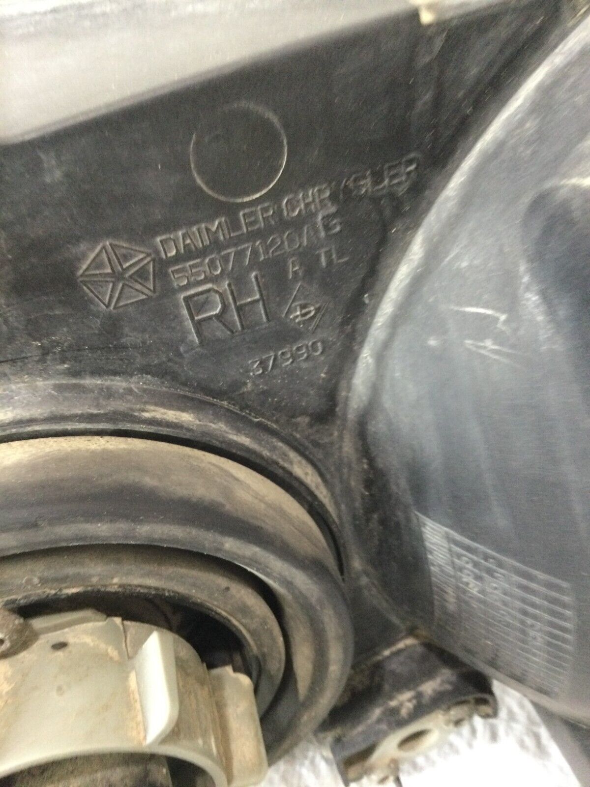 2002-2005 Dodge Ram 1500 Passenger Right Headlight OEM 55077120AG