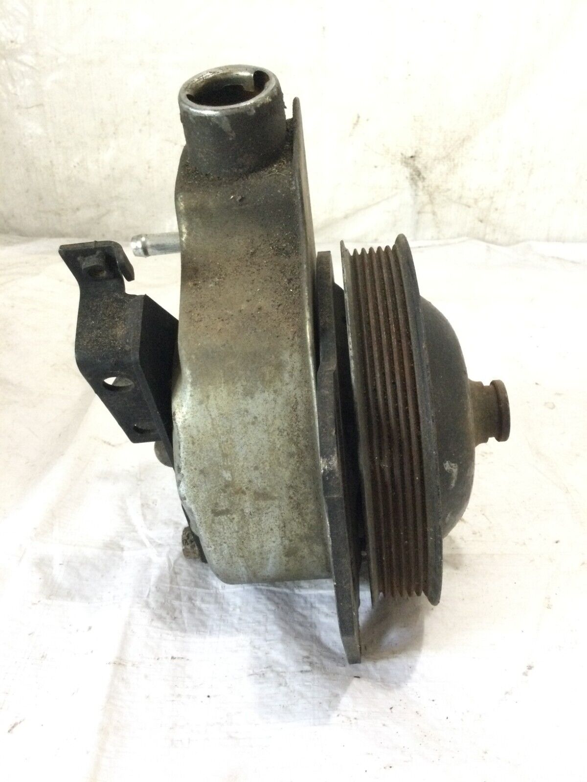 2006-2007 GMC Sierra 2500 HD Power Steering Pump 6.6L Diesel 15909823 OEM