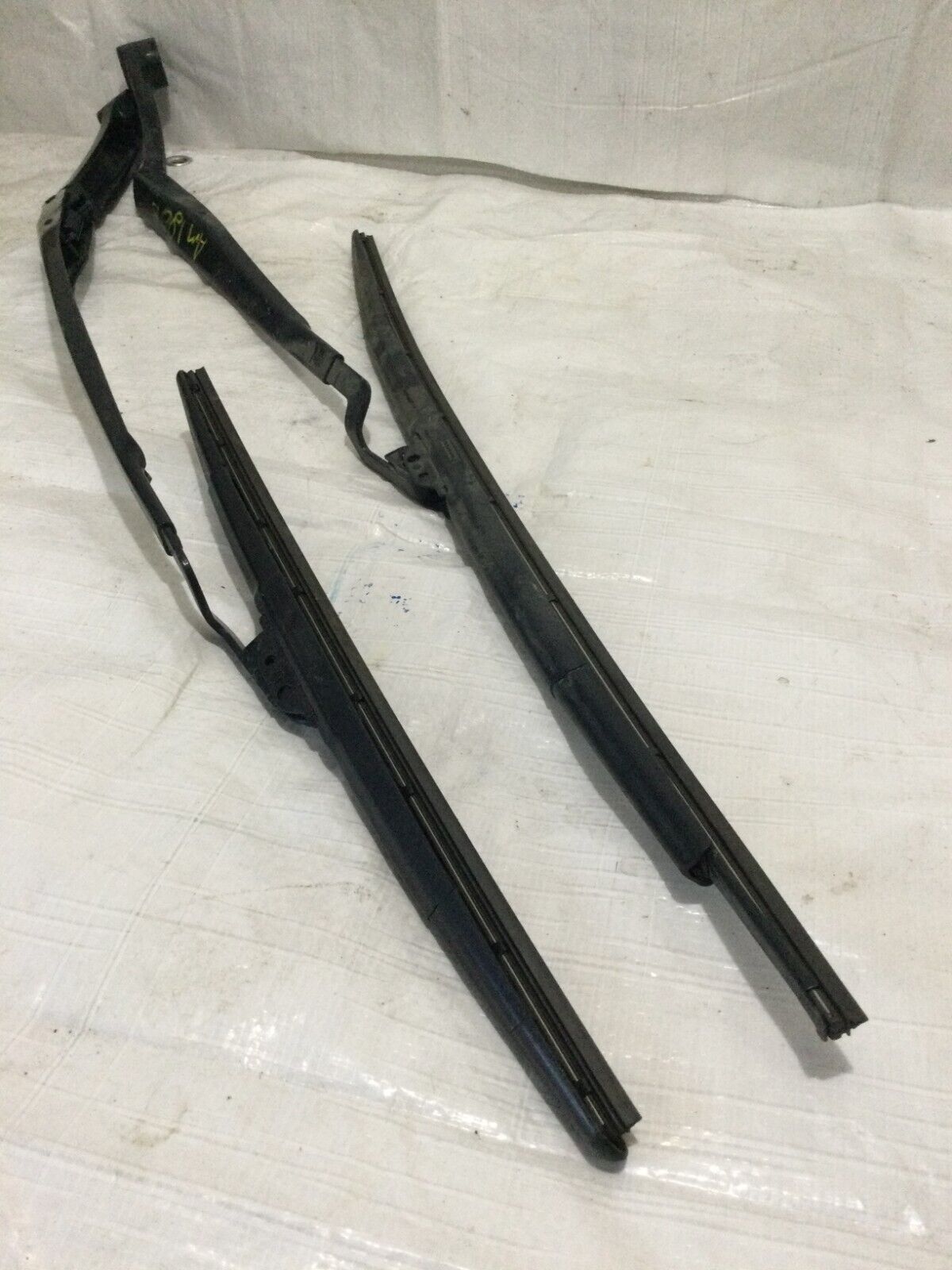 2016-2020  Kia Sorento Front Wiper Arm Set OEM Left Right