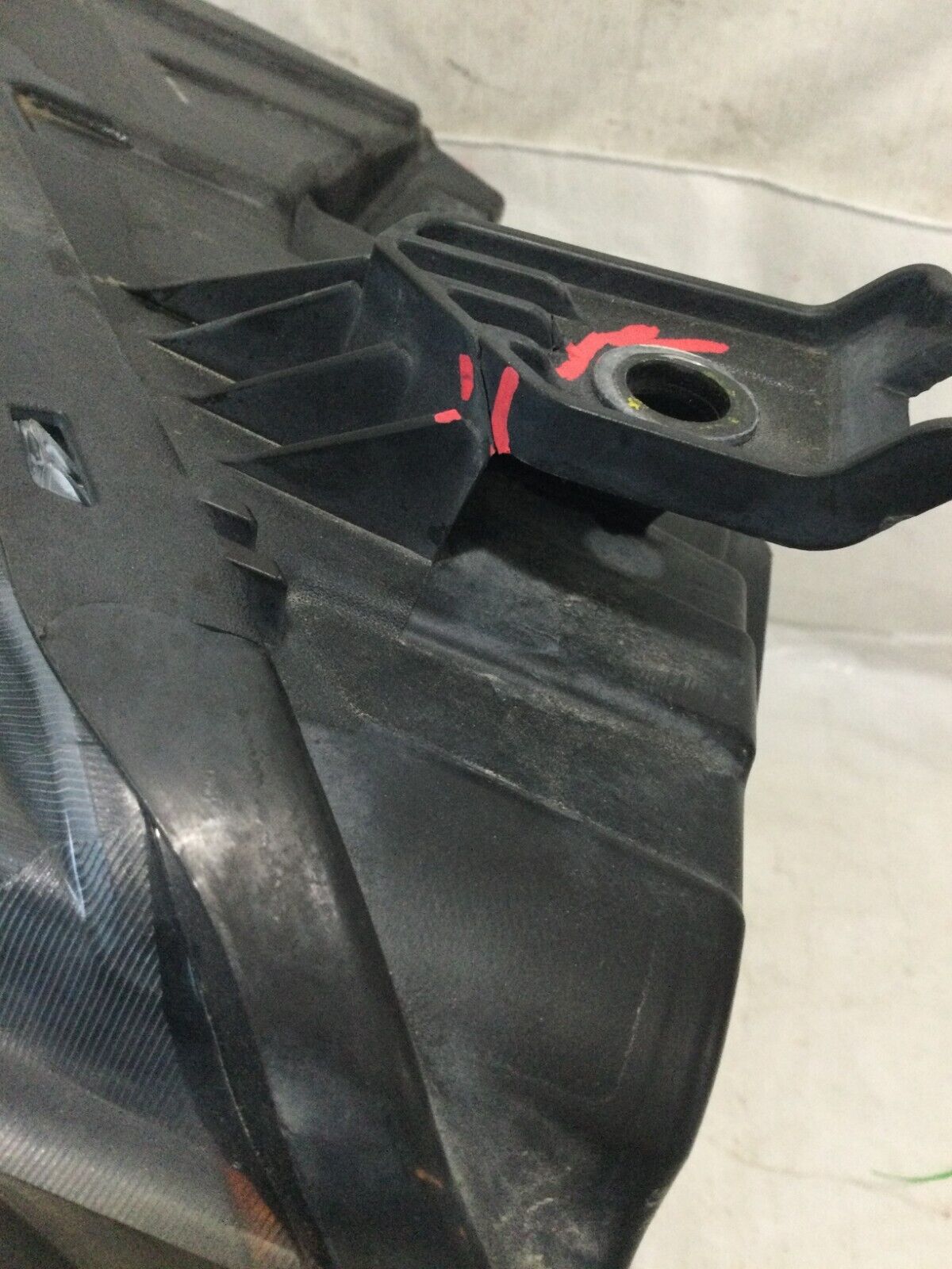 2019 Chevrolet Silverado 1500 Driver Lh Halogen Headlight OEM ( DAMAGED TAB )