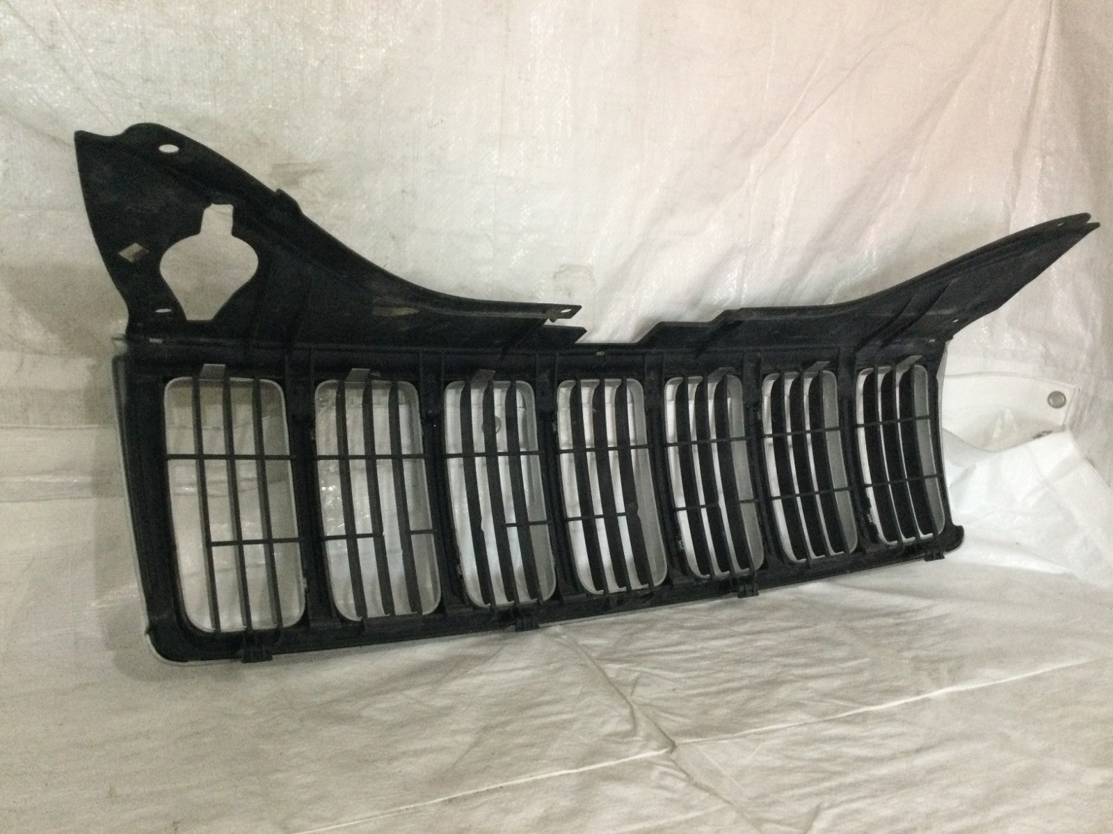2005-2010 Jeep Grand Cherokee Front Grille OEM