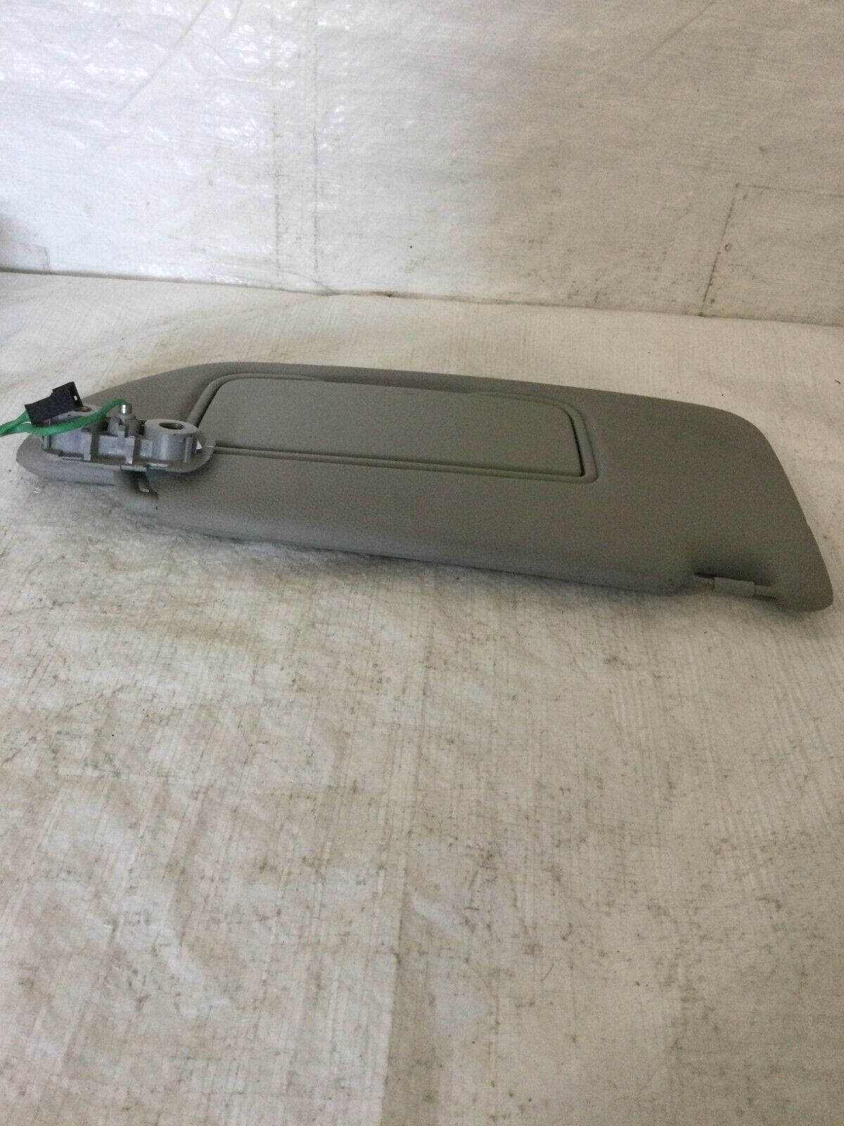 2004 Volvo S60 Sun Visor Right Illuminated Passenger Side OEM