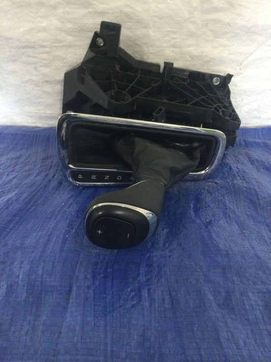 2016  Chevrolet Cruze A/T  Gear Shifter W/ knob & Boot Bezel OEM 2338