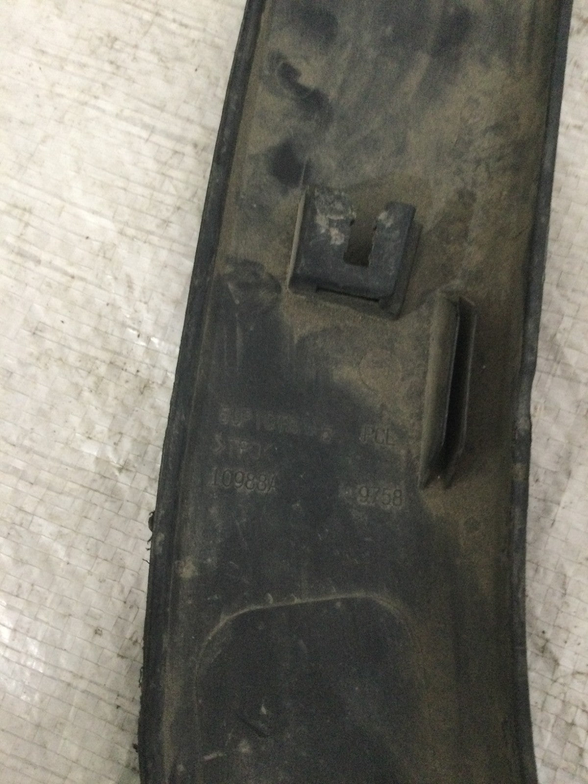 2017-2025 Jeep Compass Front Right Wheel Fender Flare Molding 5UP10TRMAB DAMAGED