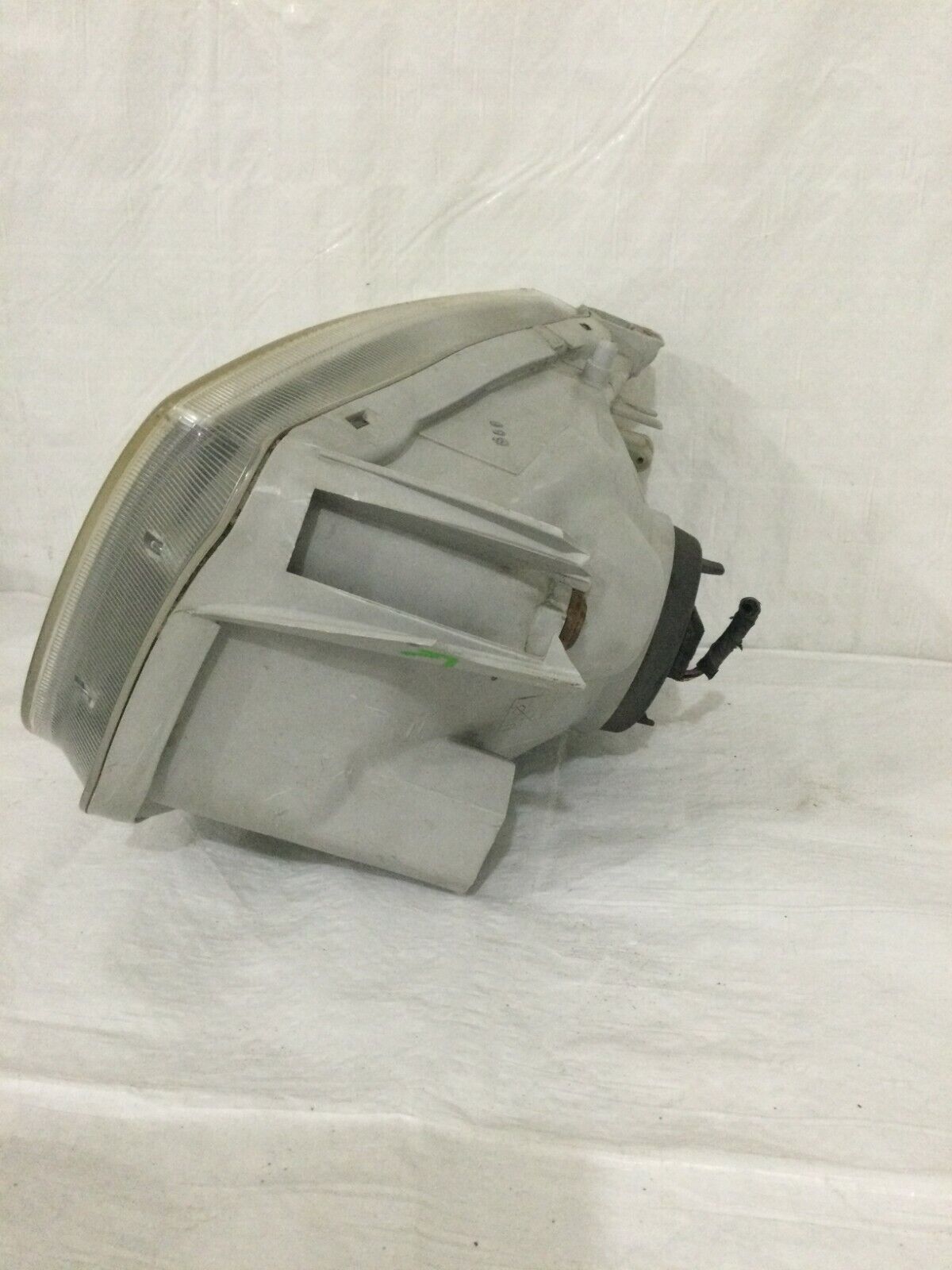 2002 Nissan Pathfinder Right Passenger Side Headlight OEM RH