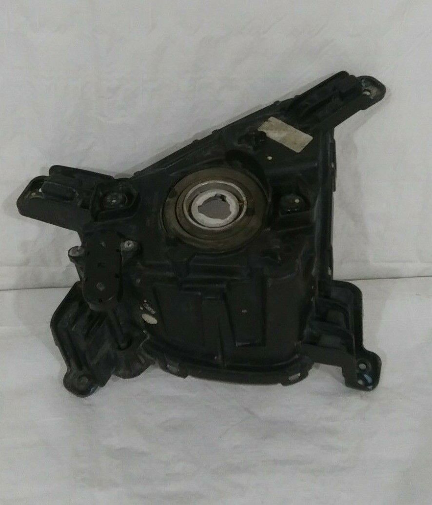 2016-2017 Kia Sorento Halogen Fog Light Left Driver Side OEM 