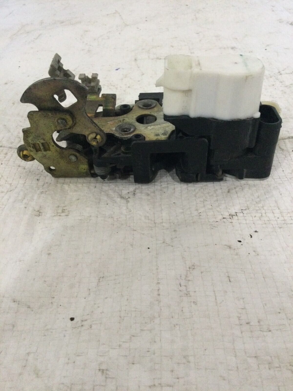 2003-2006 Cadillac Escalade EXT Front Right Door Lock Actuator OEM 16639868