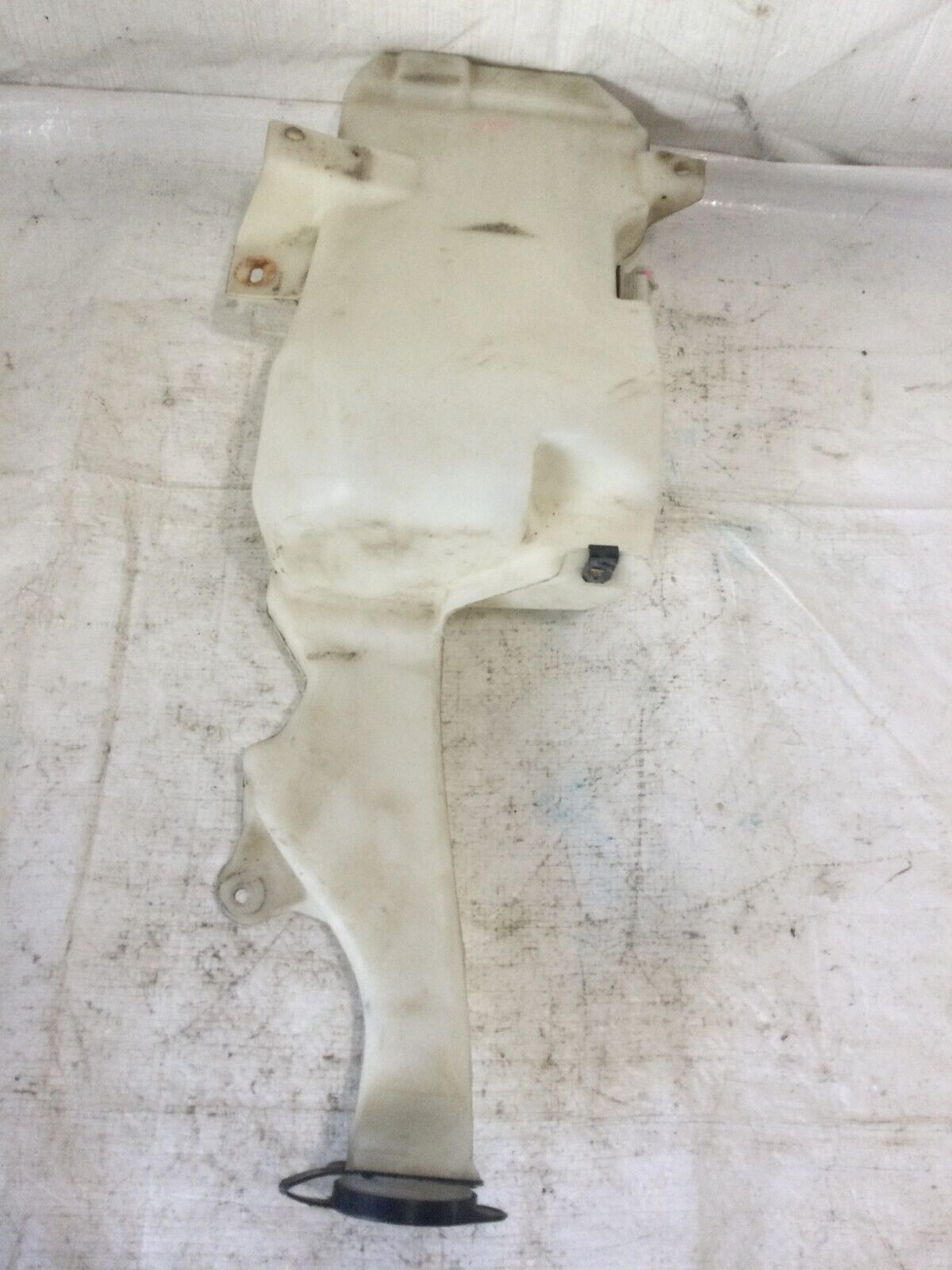 2007-2011 Cadillac Escalade ESV Windshield Washer Reservoir OEM 15917650