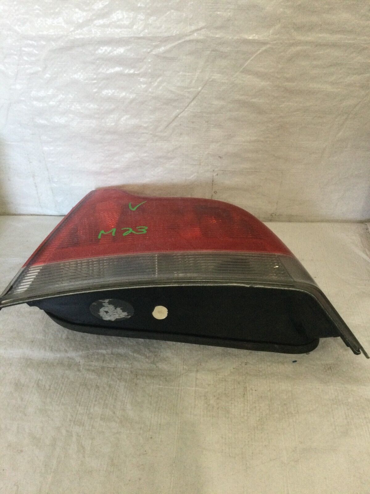 2004 Volvo S60 Drivers Left Side TailLight Lamp Assembly LH 8664080 OEM