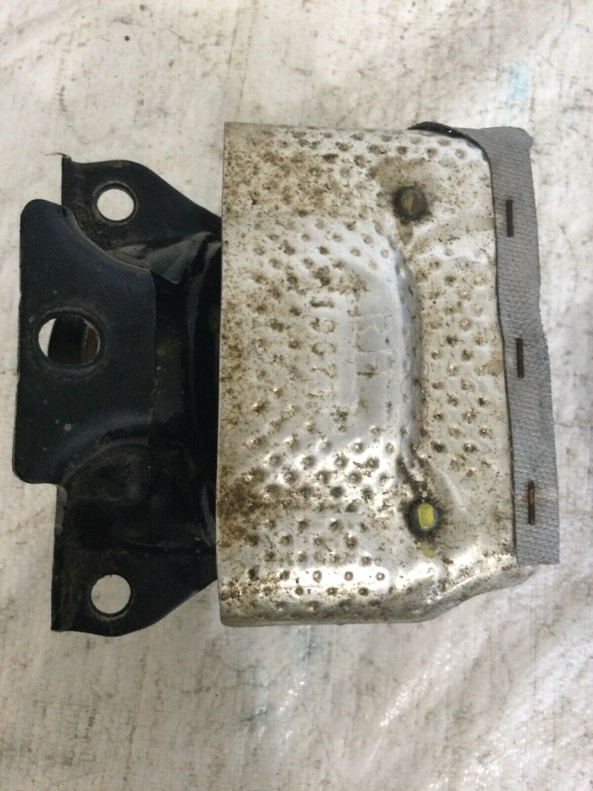 2018 Chevrolet Silverado 1500 Right Engine Frame Mount OEM 84175580