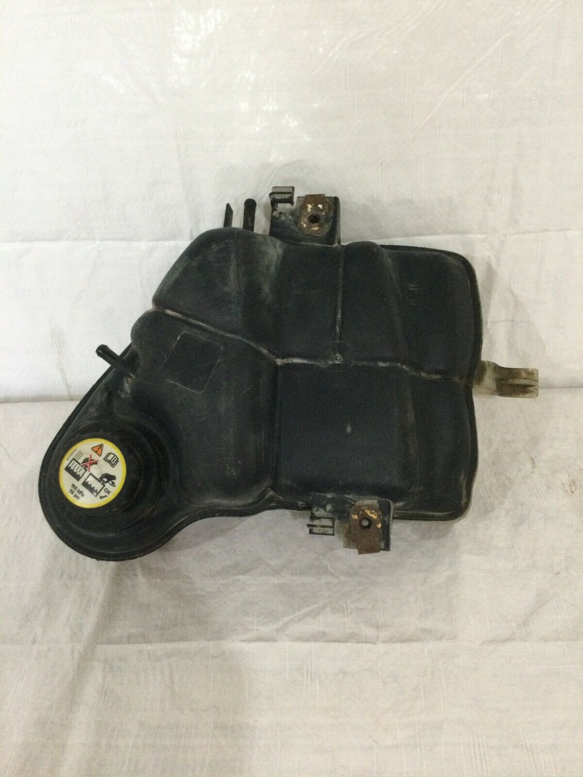 2005 Ford F-350SD Radiator Tank OEM 6.0L Diesel 