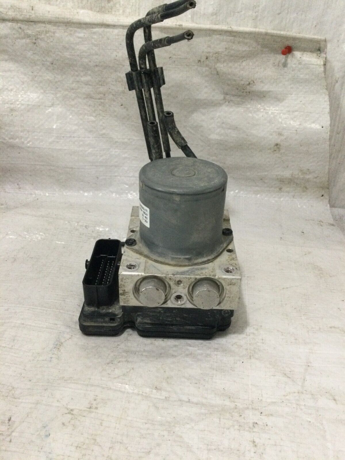 2016-2017 Kia Sorent  ABS Anti Lock Brake Pump Assembly  OEM