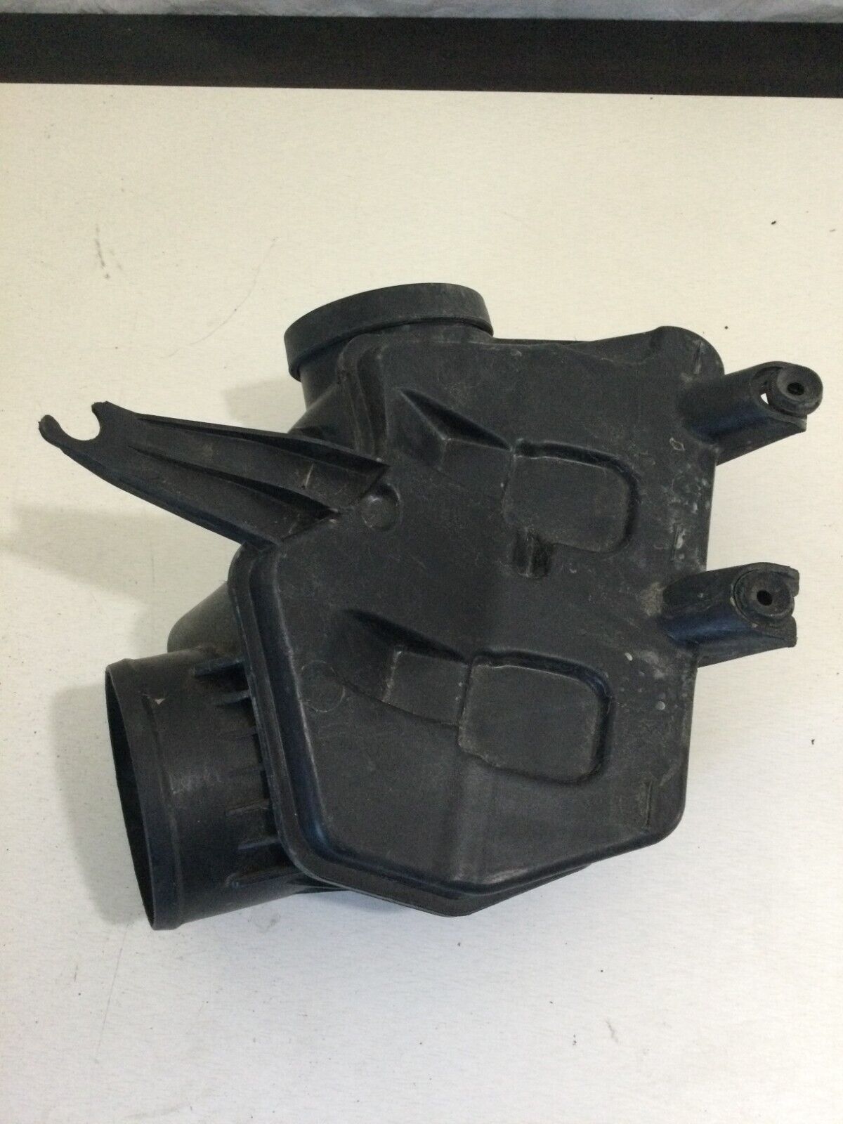 2020 Dodge Grand Caravan Air Cleaner Intake-duct Hose 04861731AD OEM