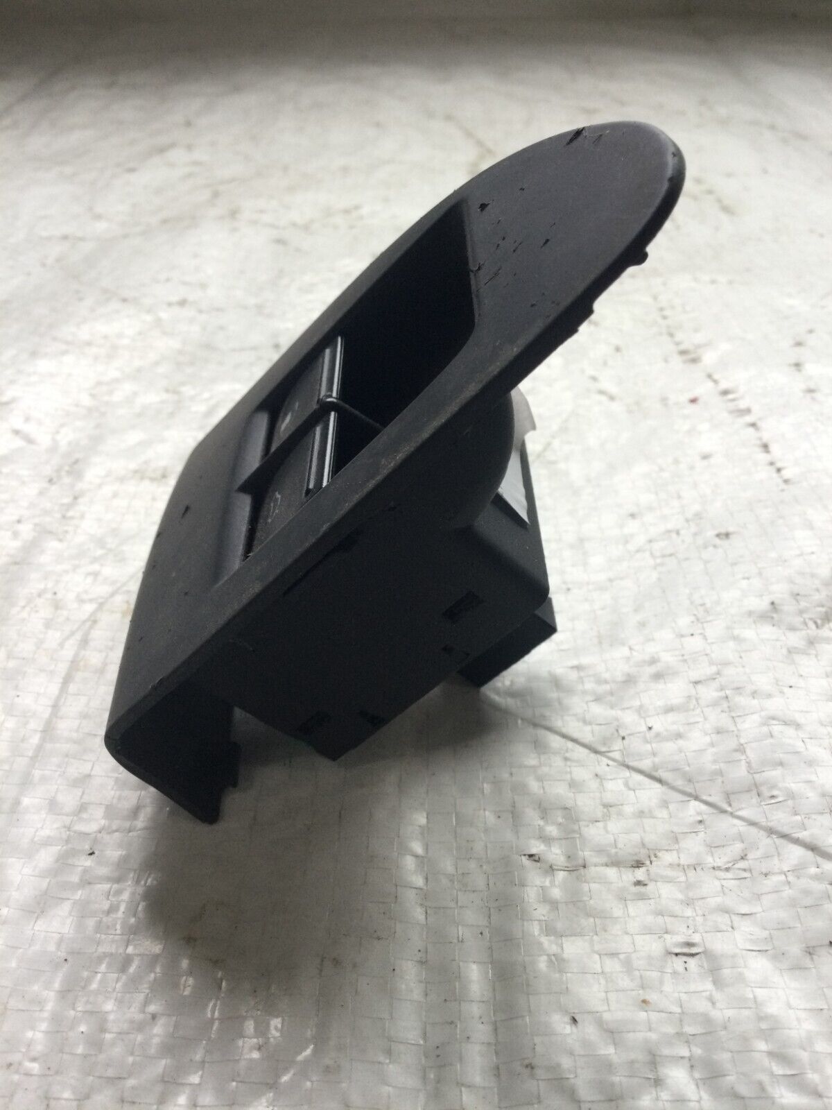 2007 Volkswagen Touareg Trunk And Fuel Door Switch OEM 7L6867157B